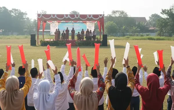 balon tepuk pulang pisau